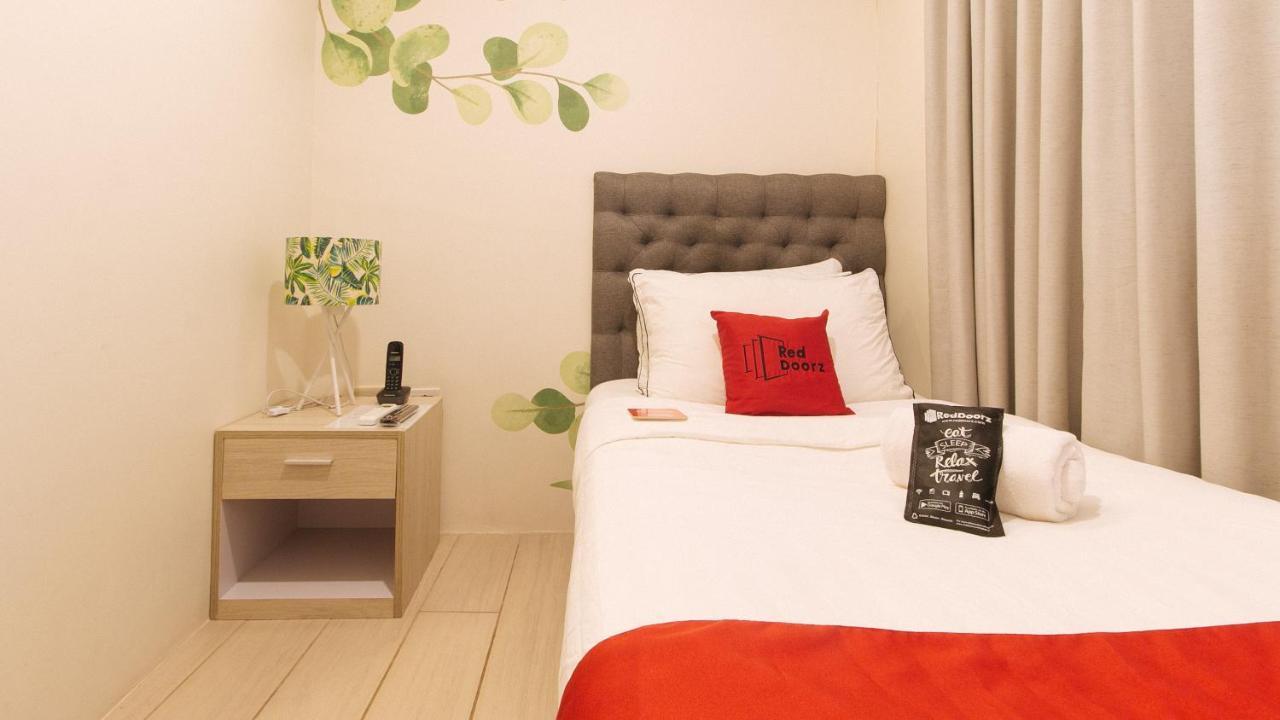 Reddoorz Plus At La Belle Residences Makati City Zewnętrze zdjęcie